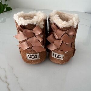 UGG Baby Girls Bailey Bow Booties in Chestnut